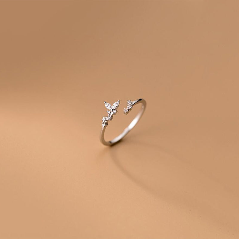 Anello sottile in argento con zircone
