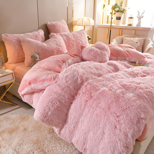 Sogni di peluche - 4 set di biancheria da letto in pile + cuscino a cuore